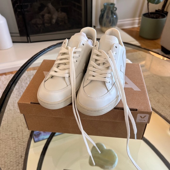 Veja White Leather Sneakers - Picture 4 of 11